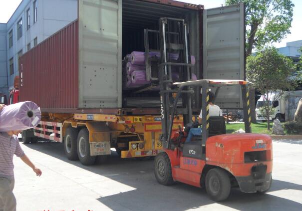 無紡布物流裝貨場景